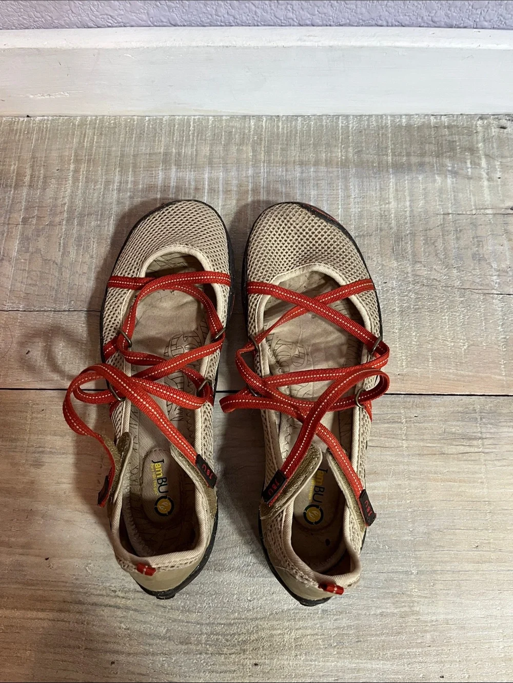 Jambu Barefoot Beige Mesh Flats with Brick  Red Straps Detailing Sz 7.5